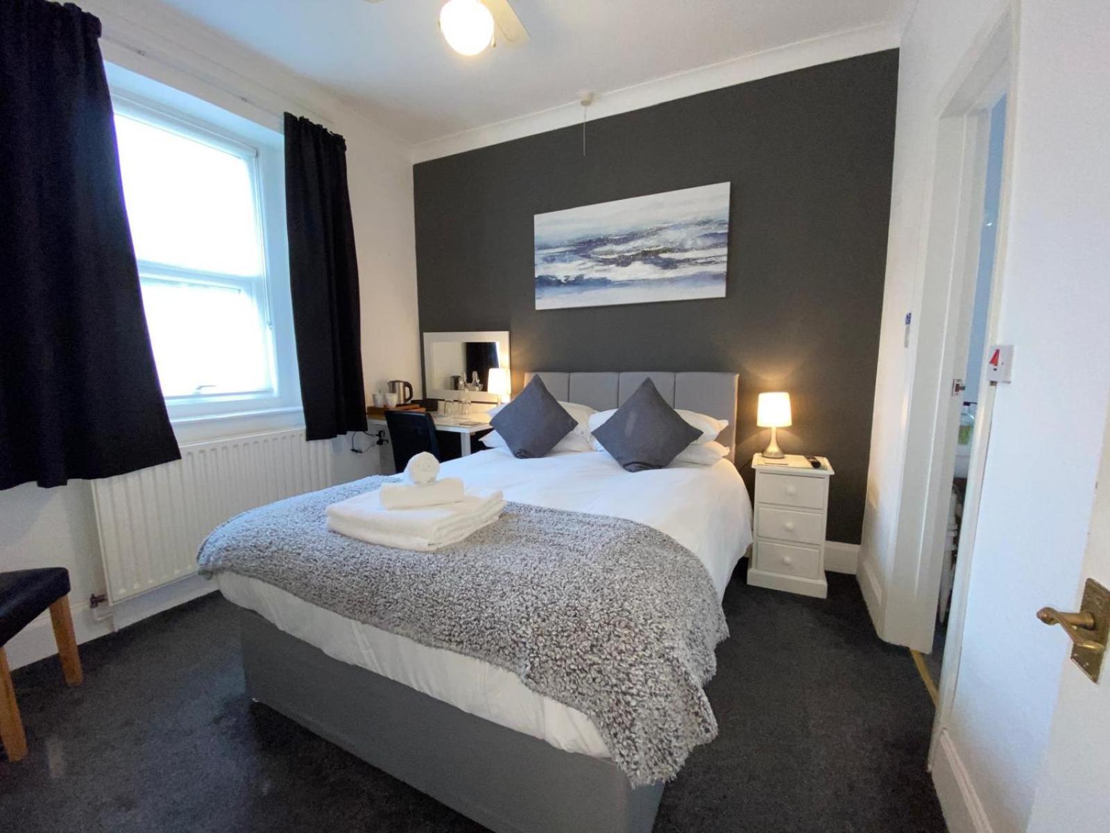 Heathcliff House B&B Exclusively For Adults Free Large Carpark Torquay Exterior photo